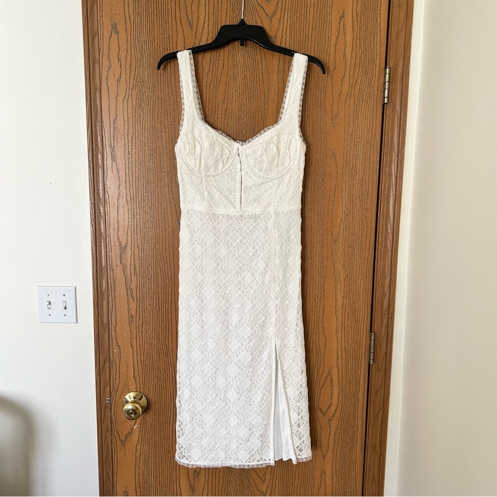 {ASTR THE LABEL} White Lace Dress